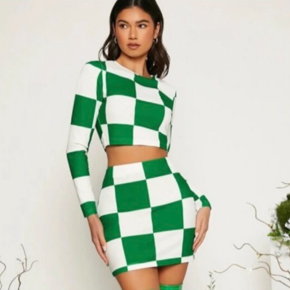 FINAL! NEW! 2PC GREEN & WHITE MOD CROP TOP & MINI SKIRT SET